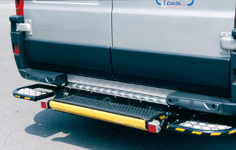 Sollevatore elettroidraulico per furgone per il trasporto di disabili